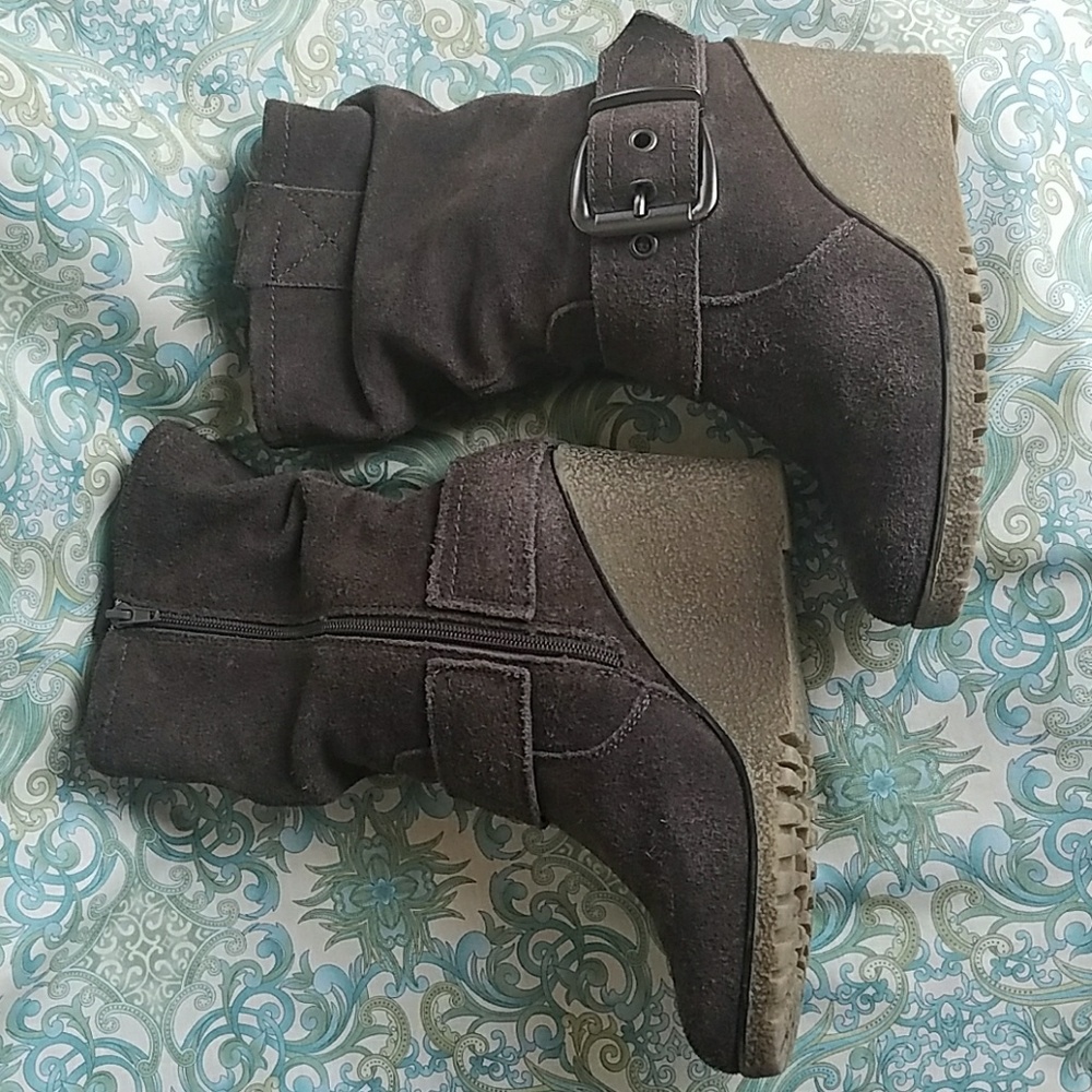Suede 3" wedge boot size 8